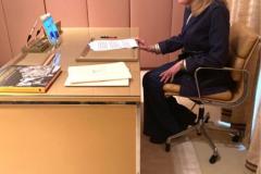 Η Μαριάννα Β. Βαρδινογιάννη κατά τη διάρκεια της συνομιλίας μέσω skype