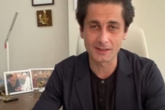 Ο Rovshan Muradov κατά τη διάρκεια της συνομιλίας μέσω  skype