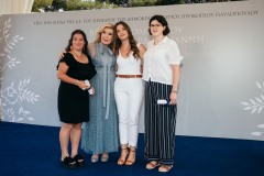 Η Μαριάννα Β. Βαρδινογιάννη με τις τρεις φοιτήτριες που έλαβαν τις υποτροφίες του Ιδρύματος «Μαριάννα Β. Βαρδινογιάννη»