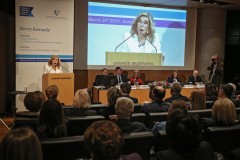 Η Μαριάννα Β. Βαρδινογιάννη κατά την διάρκεια της ομιλίας της