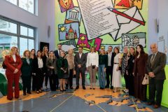 Χριστιάννα Β. Βαρδινογιάννη, Άδωνης Γεωργιάδης και Εμμανουήλ Παπασάββας με τους εκπροσώπους των εταιρειών και μέλη του ΔΣ του Σωματείου ΕΛΠΙΔΑ
