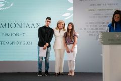 Η Μαριάννα Βαρδινογιάννη κατά την απονομή  των υποτροφιών  «Ίδρυμα Μαριάννα Β. Βαρδινογιάννη»
