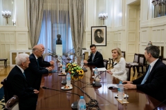 Η Μαριάννα Β. Βαρδινογιάννη με τον Νίκο Δένδια και τους συνεργάτες του στο Υπουργείο Εξωτερικών