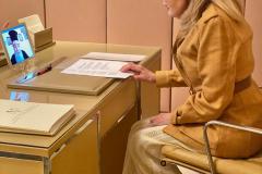 Η Μαριάννα Β. Βαρδινογιάννη συνομιλεί με τον Μητροπολίτη Ιερεμία