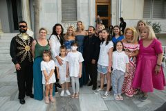 Η Πρόεδρος του ELPIDA Youth Μαριάννα Λαιμού, η Α’ Αντιπρόεδρος του ELPIDA Youth Αλεξία Αντσακλή μαζί με μέλη του ΔΣ της ΕΛΠΙΔΑΣ και του ΟΡΑΜΑΤΟΣ ΕΛΠΙΔΑΣ και μέλη της ΕΛΠΙΔΑΣ, με τα παιδιά και τους Βασίλη Ζούλια και Περικλή Κονδυλάτο