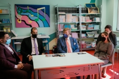 Ο Βασιλιάς Willem-Alexander και ο Μανώλης Παπασάββας συνομιλούν με την Έφη Βλάμη και τον Παναγιώτη Κόκκινο