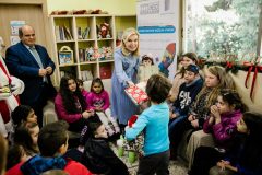 Δώρα αγάπης σε όλα τα παιδιά μοίρασε η Μαριάννα Β. Βαρδινογιάννη