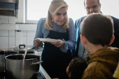 Ένα Χριστουγεννιάτικο γεύμα αγάπης για όλους ετοίμασε η Μαριάννα Β. Βαρδινογιάννη