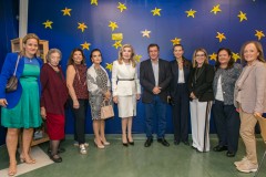 Η Αδαμαντία και ο Γιώργος Καμίνης με τα μέλη του Διοικητικού Συμβουλίου της "ΕΛΠΙΔΑΣ"