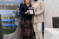 Μαριάννα Β. Βαρδινογιάννη, Άγγελος Τσακίρης