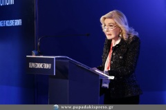 Η Μαριάννα Β. Βαρδινογιάννη κατά την διάρκεια της ομιλίας της