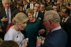 Η Μαριάννα Β. Βαρδινογιάννη συνομιλεί με τον Πρίγκιπα Κάρολο