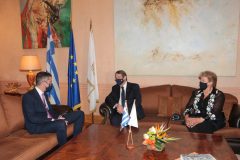 Κώστας Μπακογιάννης, Νίκος Αναστασιάδης, Άντρη Αναστασιάδη στο Δημαρχείο της Αθήνας πριν από την τελετή βράβευσης