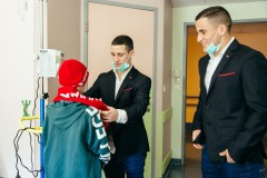 Χαμόγελα χαράς σκόρπισαν οι παίκτες του Ολυμπιακού στα παιδιά της Ογκολογικής Μονάδας Παίδων