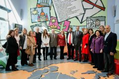 Μέλη του ΔΣ των Συλλόγων ΕΛΠΙΔΑ και ΟΡΑΜΑ ΕΛΠΙΔΑΣ υποδέχονται τον Βαγγέλη Μαρινάκη, τον Γιάννη Μώραλη, τον Σάββα Θεοδωρίδη και την Ειρήνη Νταϊφά