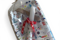 ΛΕΥΚΗ-ΛΑΜΠΑΔΑ-ΜΕ-POUCH-02