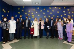 Όλοι μαζί τοποθέτησαν το Αστέρι της Παγκόσμιας Ημέρας κατά του Παιδικού Καρκίνου
