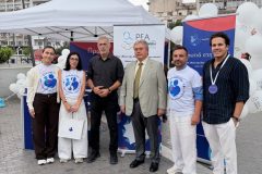 Ο Δήμαρχος Πειραιά Γιάννης Μώραλης, με τα στελέχη του Συλλόγου ΟΡΑΜΑ ΕΛΠΙΔΑΣ Μαρία Σταυράκη, Ανδρονίκη Σταματοπούλου και Θωμάς Σκούρτης και τους εκπροσώπους της Μαιευτικής Γυναικολογικής Κλινικής ΡΕΑ Αλέξανδρο Τζεφεράκο και Ορέστη Χασιώτη