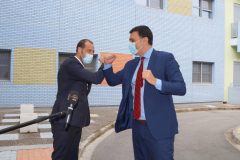 Ο Μανώλης Παπασάββας υποδέχεται τον Βασίλη Κικίλια