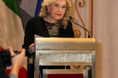 Η Μαριάννα Β. Βαρδινογιάννη κατά τη διάρκεια της ομιλίας της στην Ιταλική Γερουσία