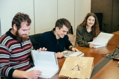 Από αριστερά:  Στέφανος Διαμαντής (αθλητής αντισφαίρισης με αμαξίδιο), Στυλιανός Μαλακόπουλος (αθλητής στίβου), Ευαγγελία Νίκου (αθλήτρια αλπικού σκι)