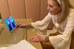 Η Μαριάννα Β. Βαρδινογιάννη συνομιλεί μέσω skype με τον Δήμαρχο Σαλαμίνας κύριο Γιώργο Παναγόπουλο