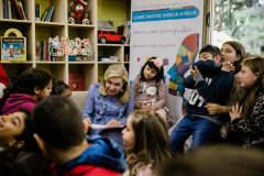 Η Μαριάννα Β. Βαρδινογιάννη πάντα στο πλευρό των παιδιών