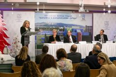 Η Μαριάννα Β. Βαρδινογιάννη κηρύττει την έναρξη των εργασιών του Συμποσίου