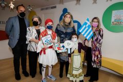 Δημήτρης Νάνης, ‘Άννα Παναγοπούλου, Μαριάννα Β. Βαρδινογιάννη, Τζωρτζίνα Έλληνα με τους μικρούς Νικόλα και Κατερίνα