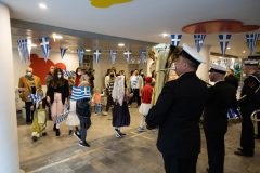 Στιγμιότυπο από την παρέλαση με τη Μπάντας του Πολεμικού Ναυτικού
