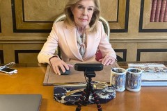 Η Μαριάννα Β. Βαρδινογιάννη κατά τη διάρκεια της τηλεδιάσκεψης