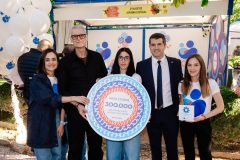 Τα στελέχη του Συλλόγου Ειρήνη Σαμιώτη, Ανδρονίκη Σταματοπούλου και Έφη Βλάμη με τον Ευάγγελο Τουρνά και τον Βασίλη Ξυπολυτά