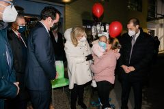 Θάνος Πλεύρης, Μαριάννα Β. Βαρδινογιάννη, Μανώλης Παπσάββας με την μικρή Διονυσία και την μητέρα τηςΗ Μαριάννα Β. Βαρδινογιάννη με την μικρή Διονυσία και την μητέρα της