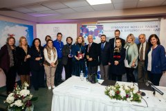 Τα στελέχη των Ελλήνων Προσκόπων με τα μέλη των ΔΣ των Συλλόγων "ΕΛΠΙΔΑ" και "ΟΡΑΜΑ ΕΛΠΙΔΑΣ"