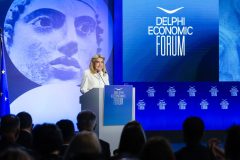 Η κα. Μαριάννα Β. Βαρδινογιάννη κατά τη διάρκεια της ομιλίας της στο Φόρουμ.