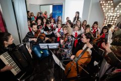 Η έναρξη του Bazaar με την Χορωδία του Κολλεγίου Αθηνών