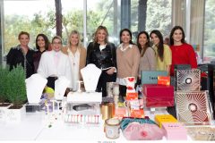 (από αριστερά) Σία Κολλάκη, Ειρήνη Σαμιώτη, Τζωρτζίνα Έλληνα, Αλίνα Μινέττα, Χριστιάννα Βαρδινογιάννη, Νάσια Θανοπούλου, Μαρία Κουρούπη, Χριστίνα Μουνδρέα, Αλεξάνδρα Μπαρκούζου.