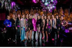Μέλη της Επιτροπής “Elpida Youth” από αριστερά: Χριστίνα Φιλιαγκουρίδου, Ελίνα Σμπώκου, Νάσια Θανοπούλου, Χρυσή Βαρδινογιάννη, Μαρία Παπαθανασίου Αρώνες, Τόνια Βασιλοπούλου, Έμιλυ Βαφειά, Μαριάννα Λαιμού, Ειρήνη Βασιλοπούλου, Κλαίρη Τσαβλίρη, Κατερίνα Τσάγκα Κεφαλογιάννη, Λάουρα Λαλαούνη Δράγνη, Αλεξάνδρα Τσαβλίρη, Ισμήνη Παναγιωτίδη