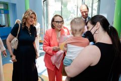 Χριστιάννα Β. Βαρδινογιάννη και Rebeca Grynspan στο Ογκολογικό Νοσοκομείο