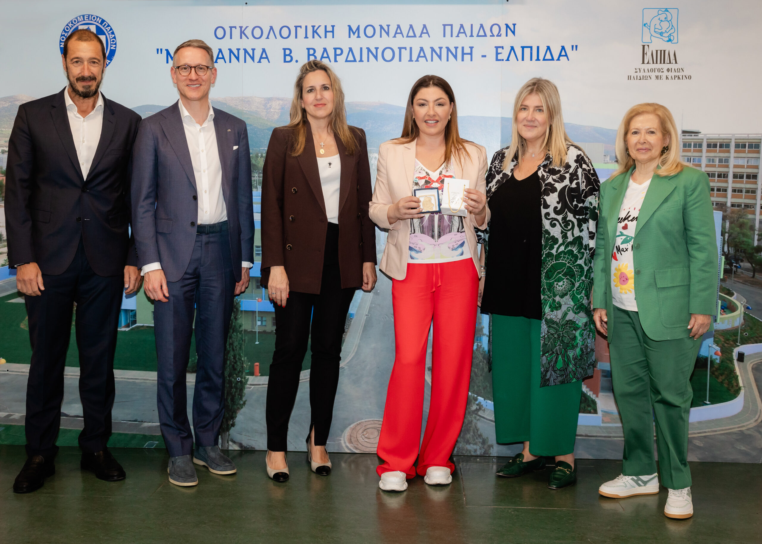 Elena Paparizou stands at the side of ELPIDA'S children - Ελπίδα